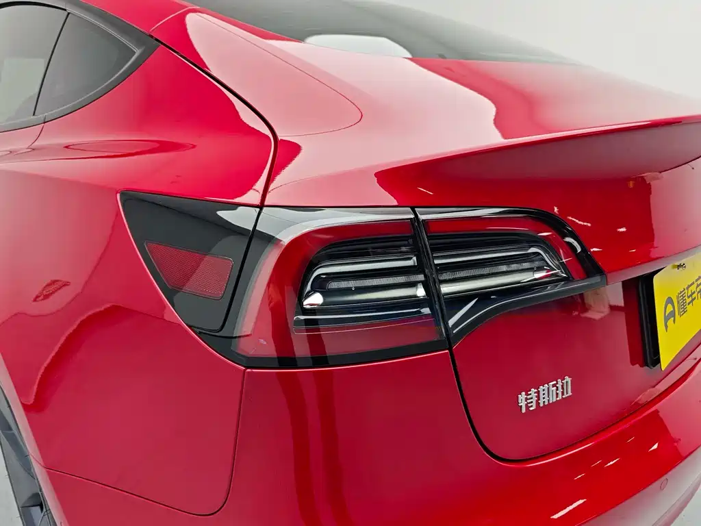 Tesla Model 3 — фото 7