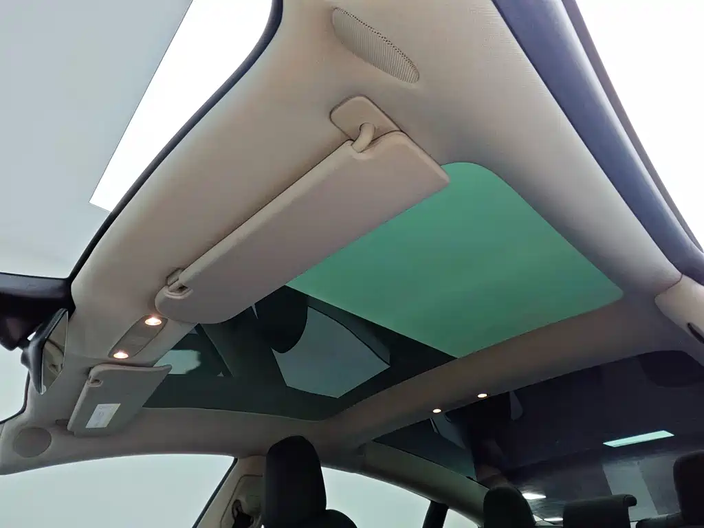 Tesla Model 3 — фото 9