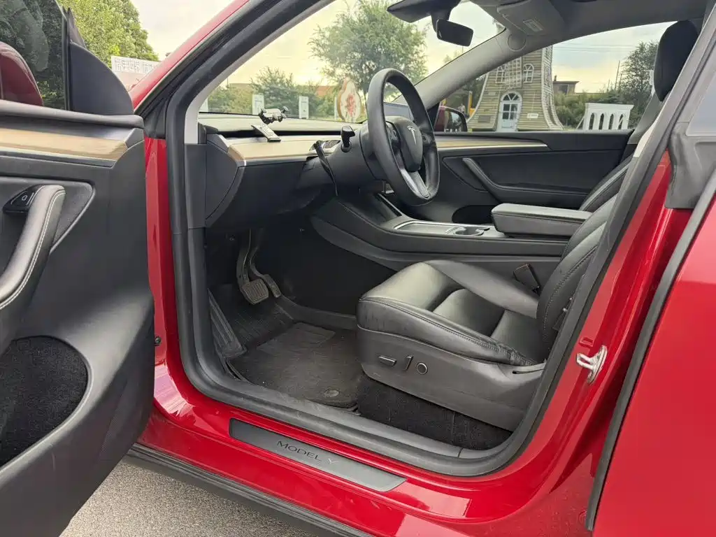 Tesla Model Y — фото 7