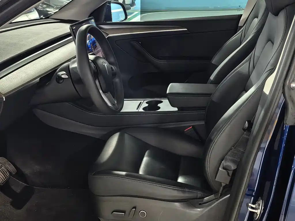 Tesla Model Y — фото 8