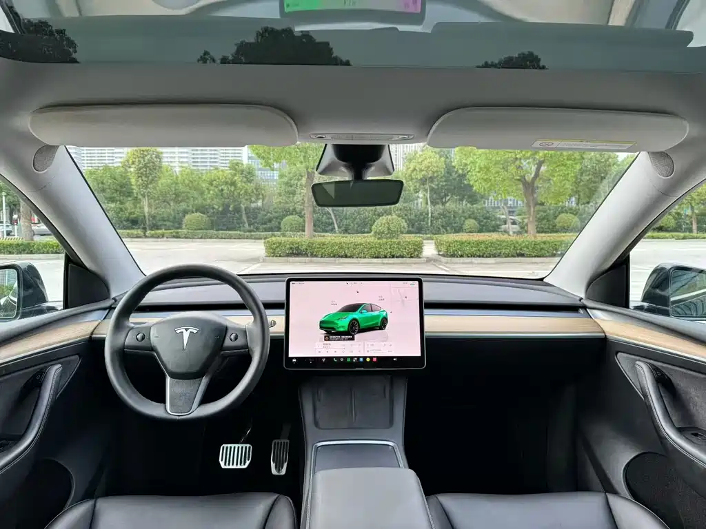 Tesla Model Y — фото 4