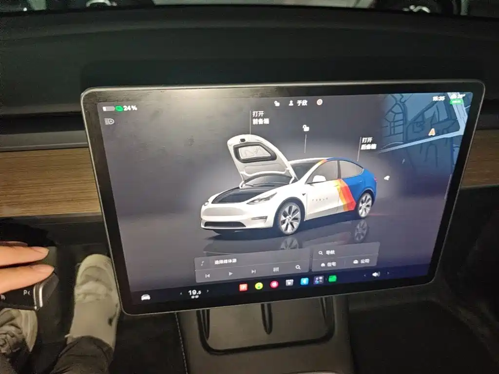 Tesla Model Y — фото 4