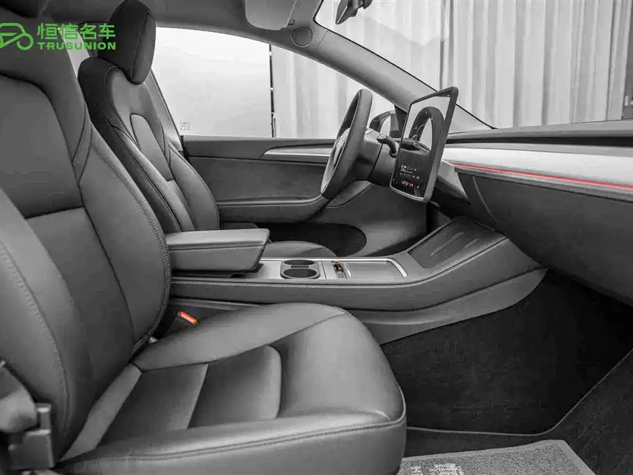 Tesla Model Y — фото 15