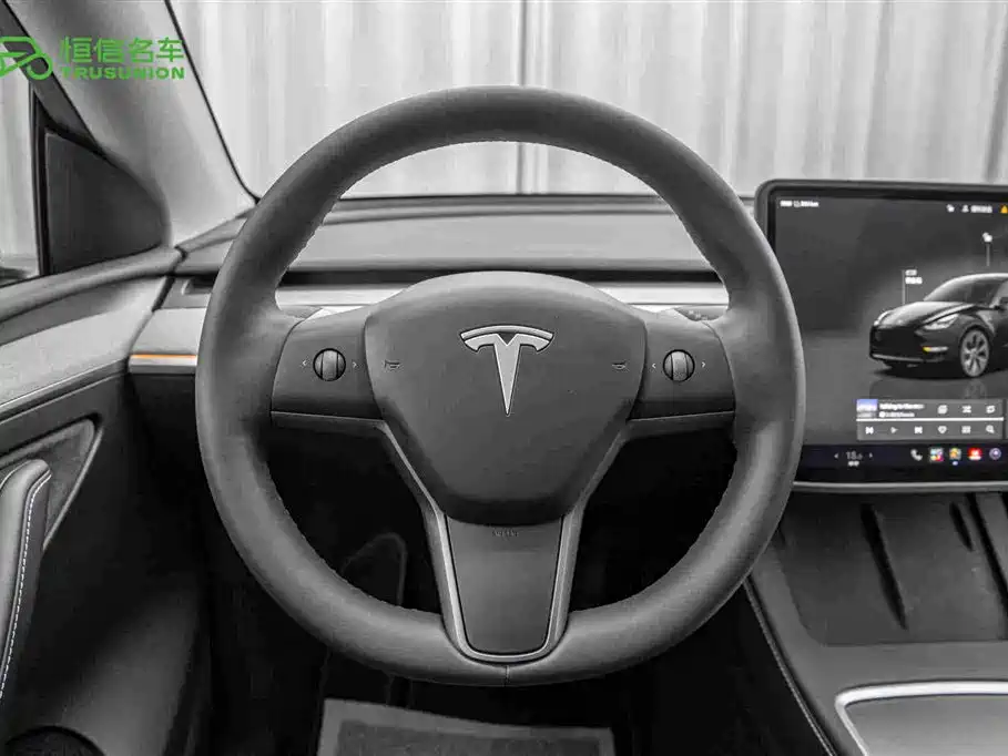 Tesla Model Y — фото 17