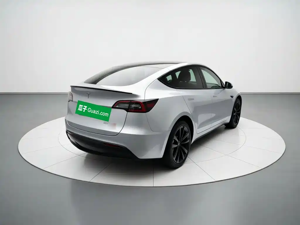 Tesla Model Y — фото 6