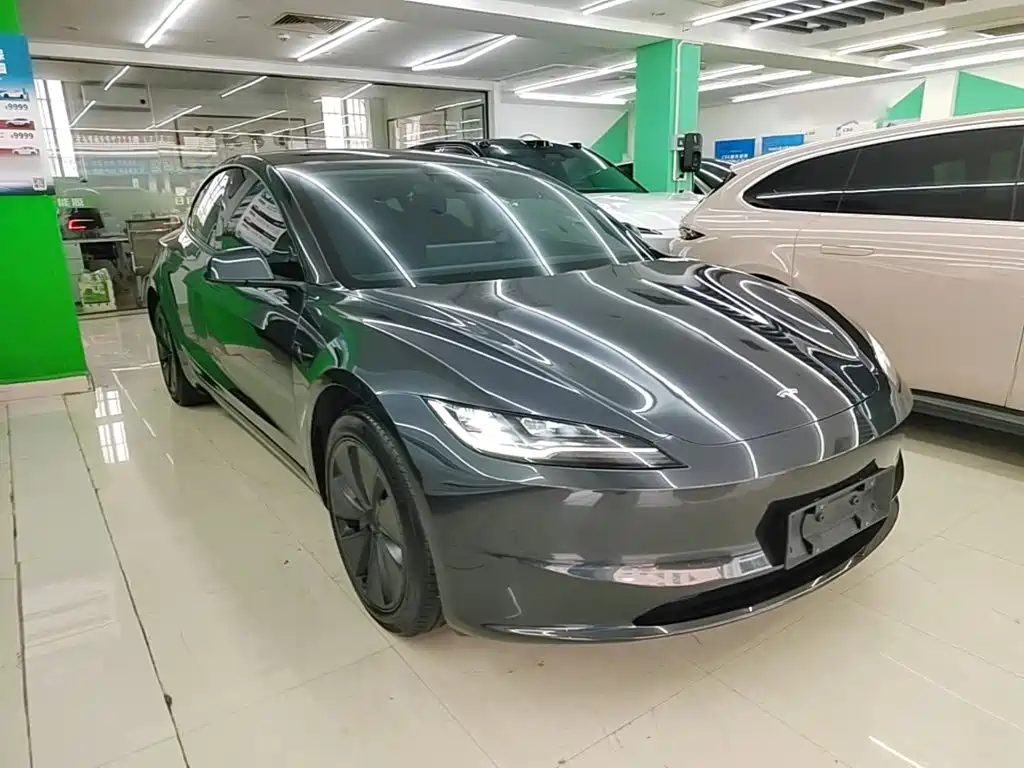 Tesla Model 3 — фото 4