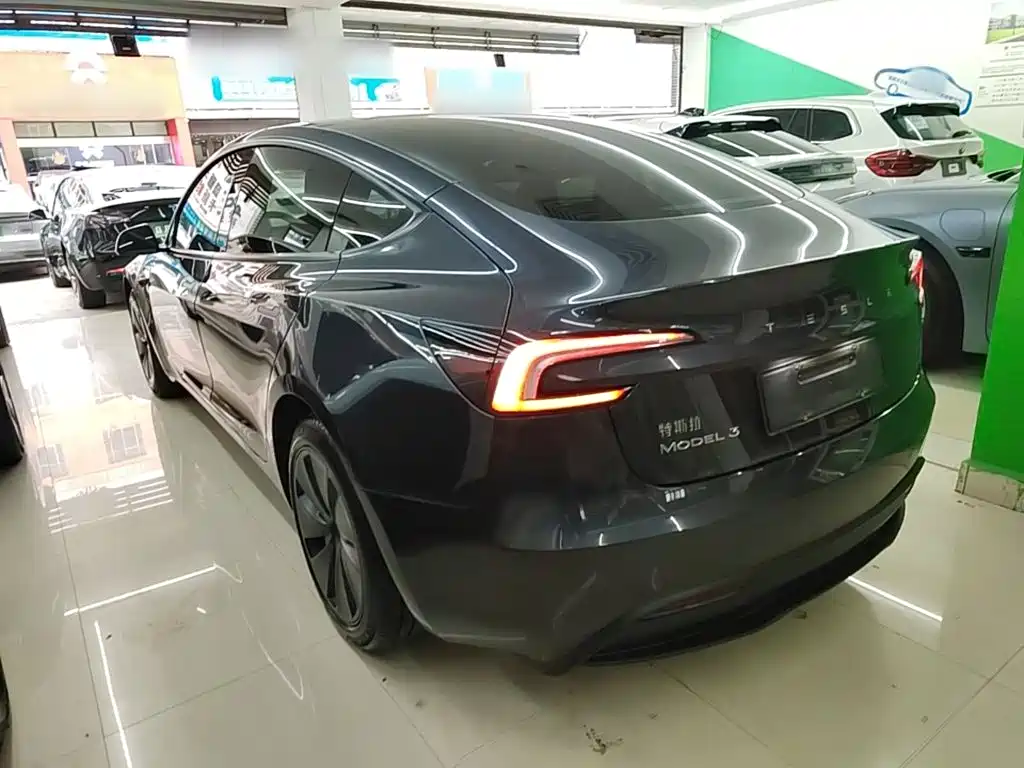 Tesla Model 3 — фото 5