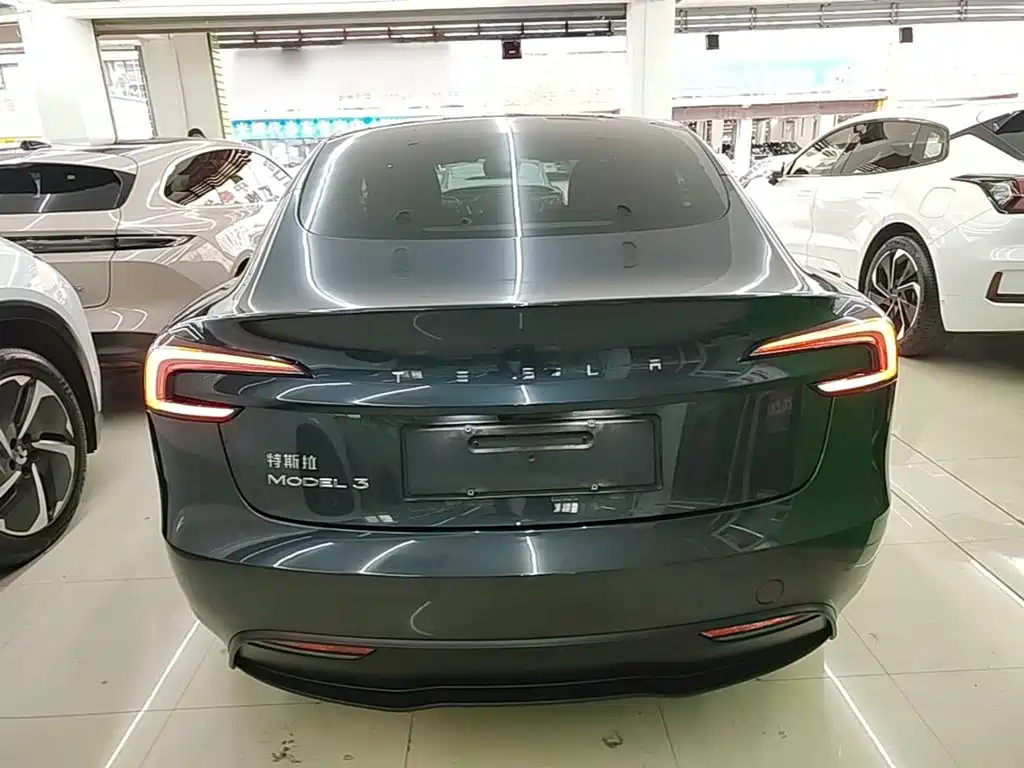 Tesla Model 3 — фото 6