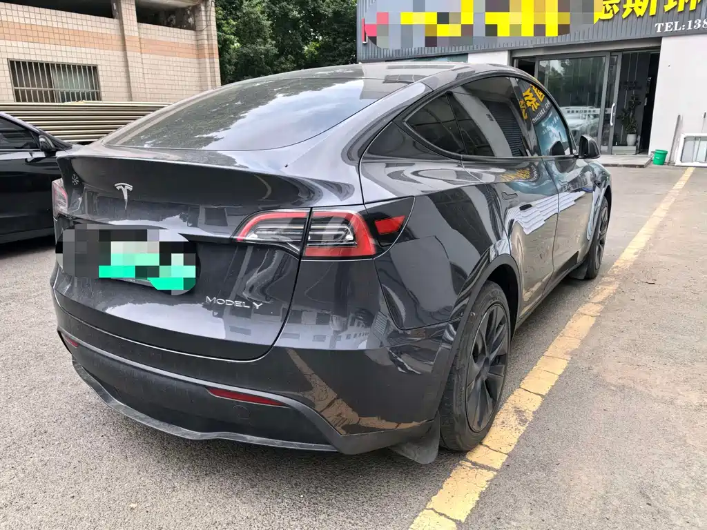 Tesla Model Y — фото 4