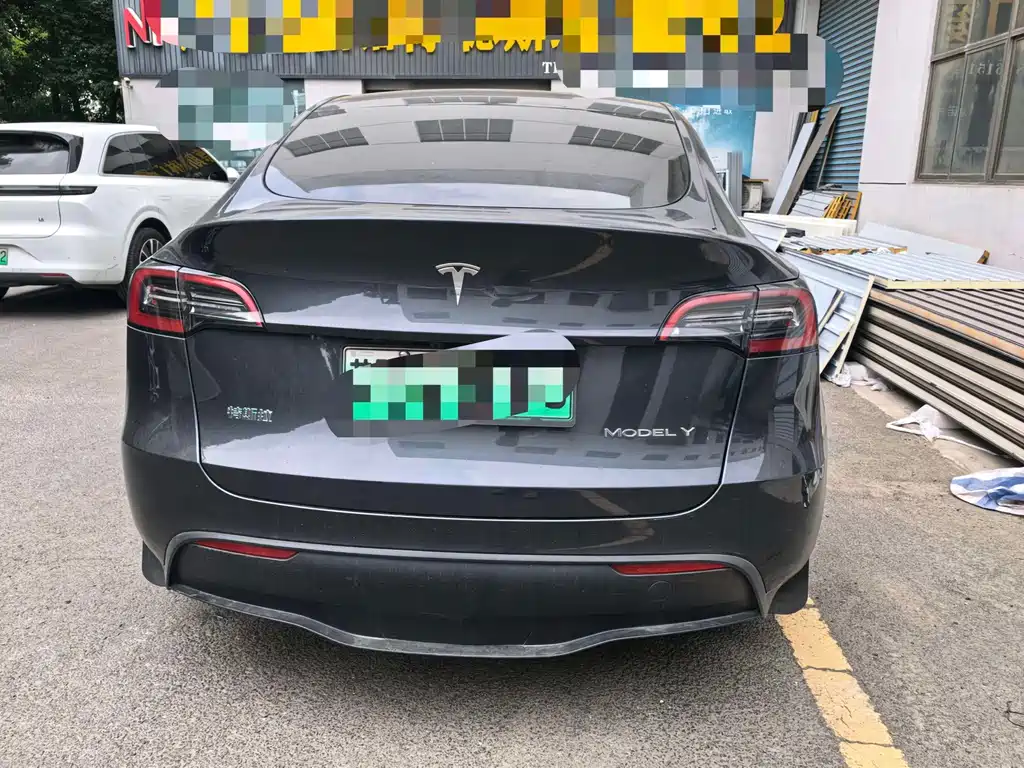 Tesla Model Y — фото 5