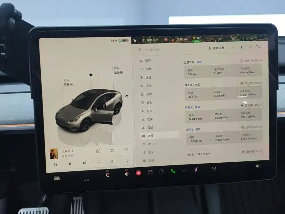 Tesla Model Y — фото 14