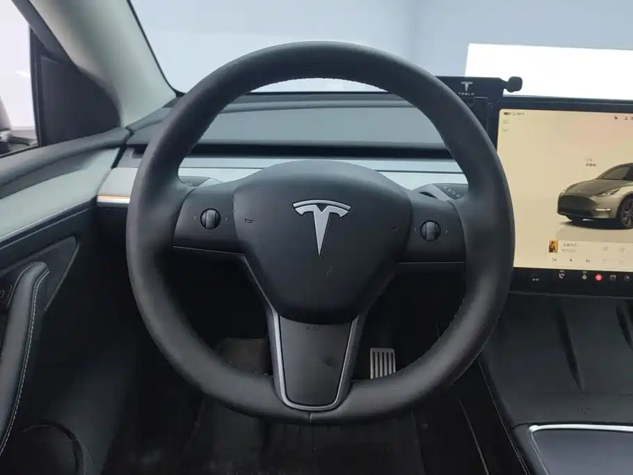 Tesla Model Y — фото 15