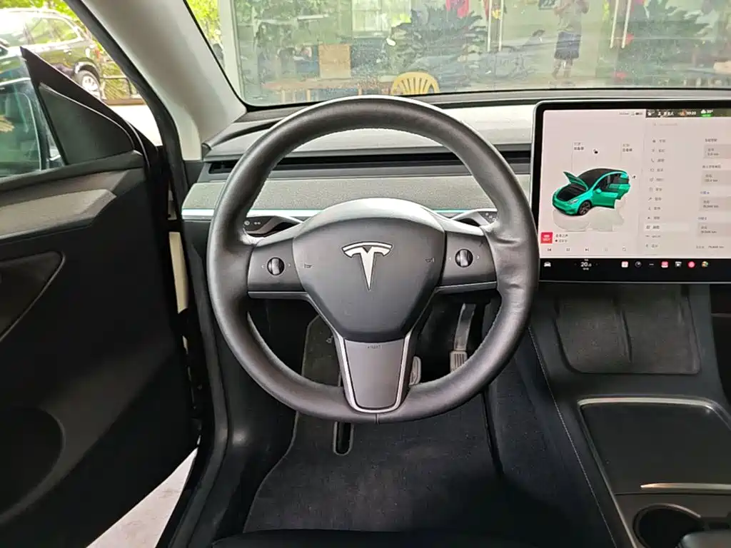 Tesla Model Y — фото 11