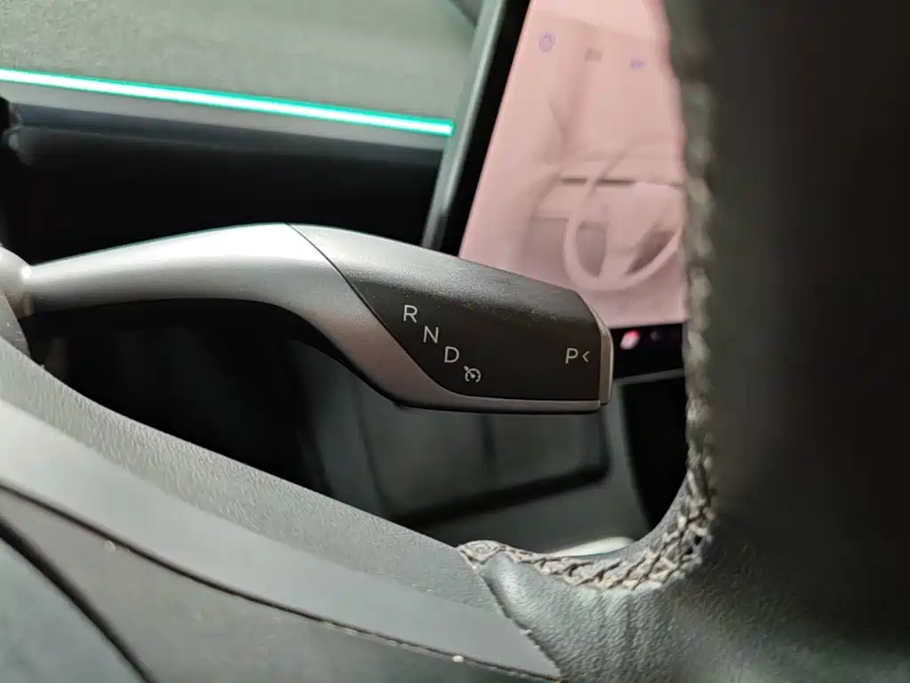 Tesla Model Y — фото 14