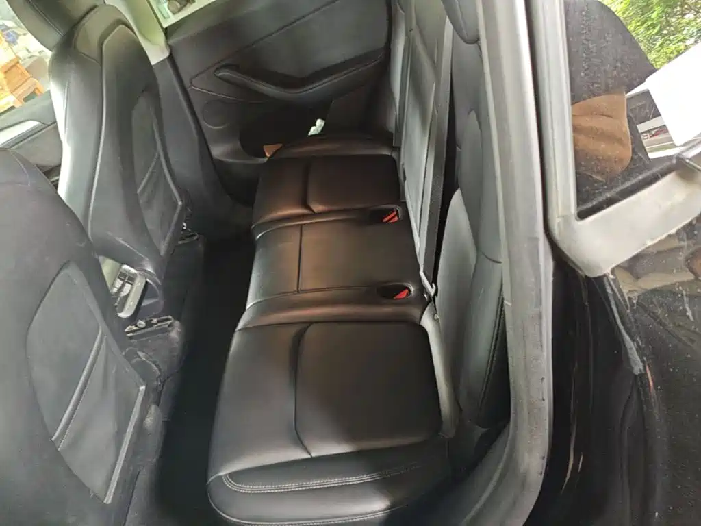 Tesla Model Y — фото 17