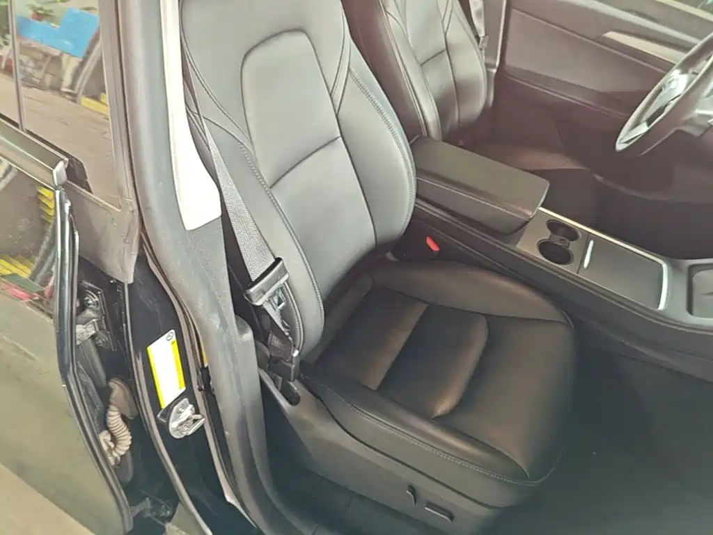 Tesla Model Y — фото 25