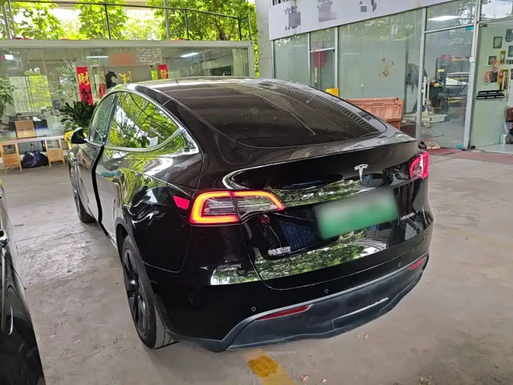 Tesla Model Y — фото 5