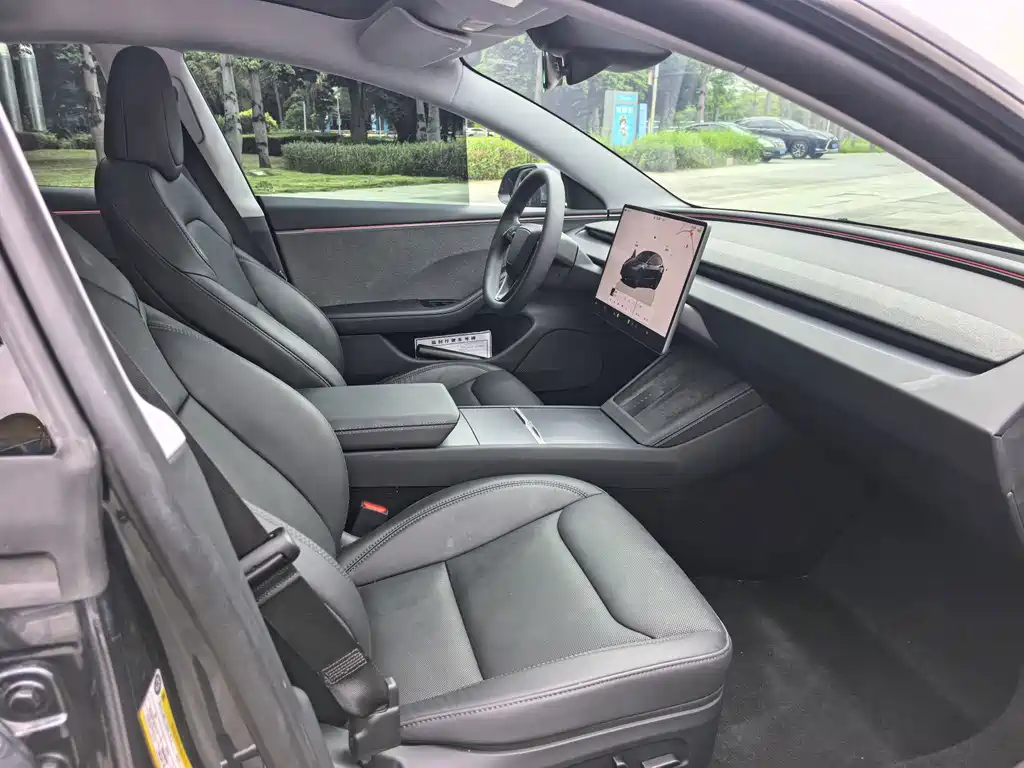 Tesla Model 3 — фото 11