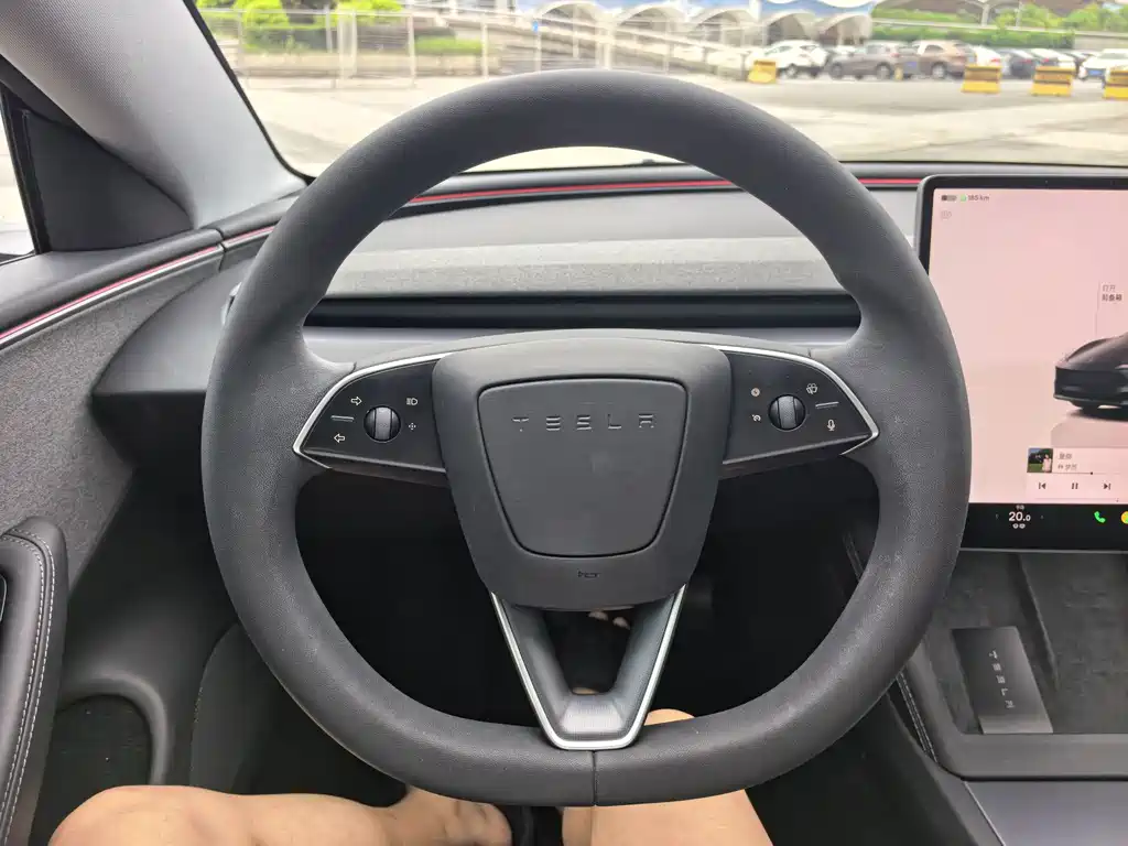 Tesla Model 3 — фото 14