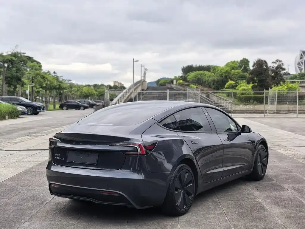 Tesla Model 3 — фото 4