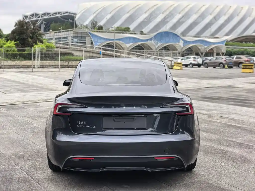 Tesla Model 3 — фото 5