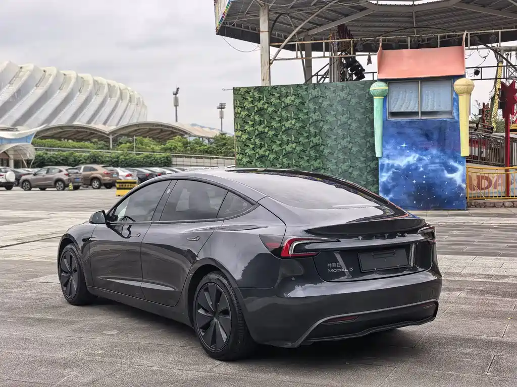 Tesla Model 3 — фото 6