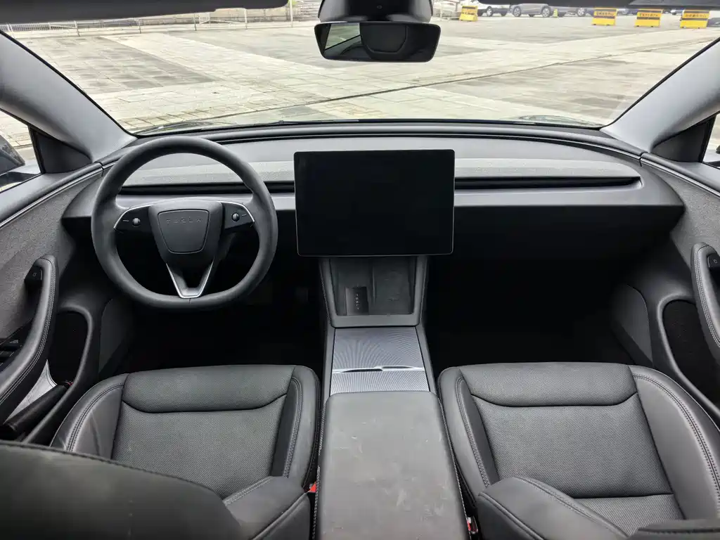 Tesla Model 3 — фото 10