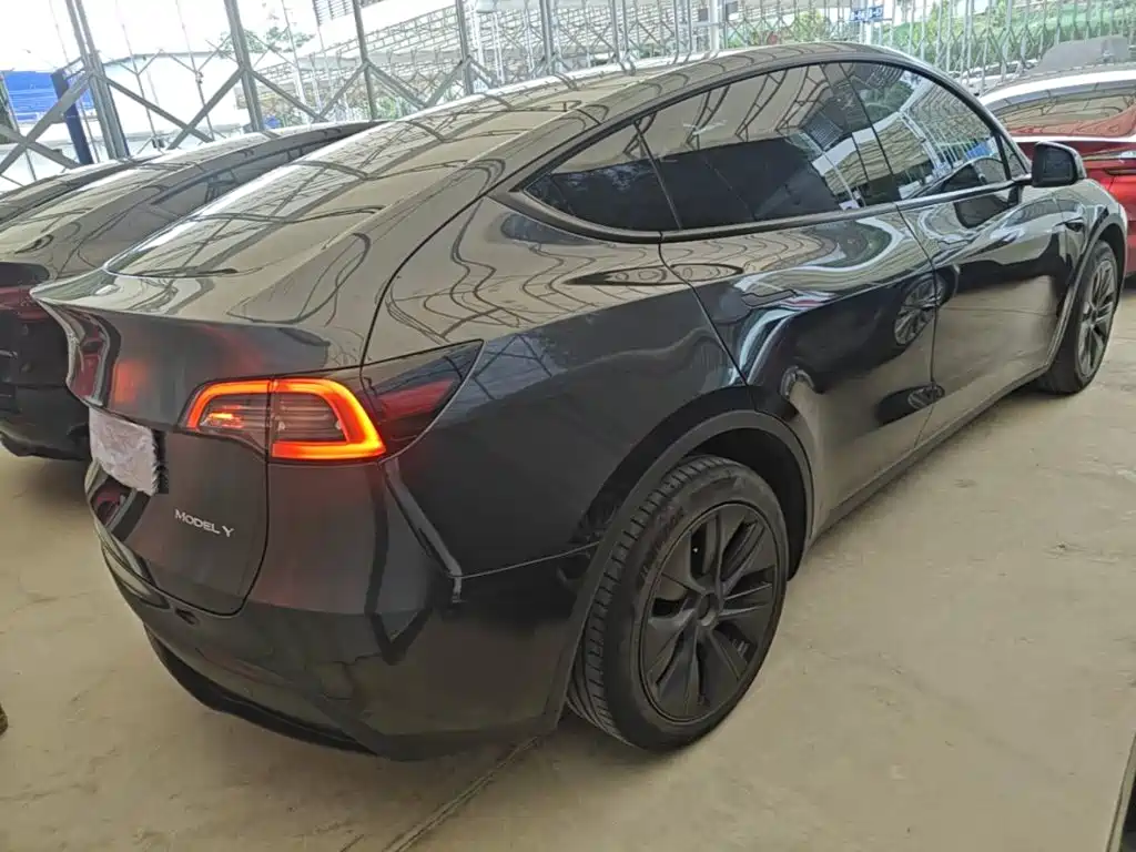 Tesla Model Y — фото 7