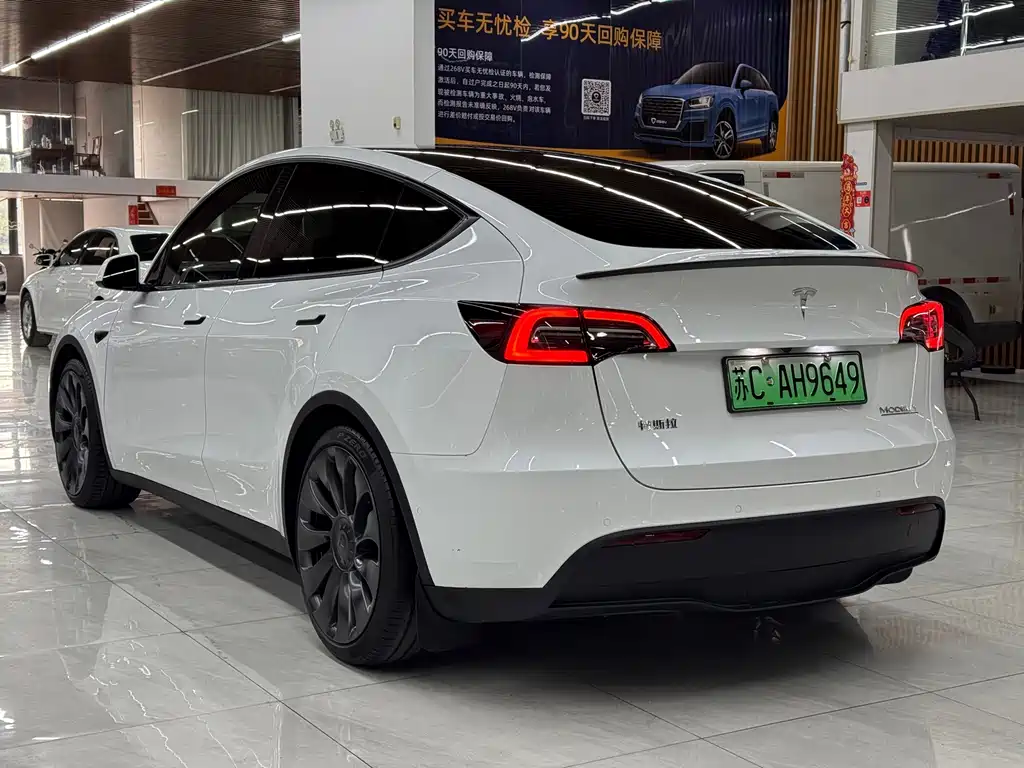 Tesla Model Y — фото 4