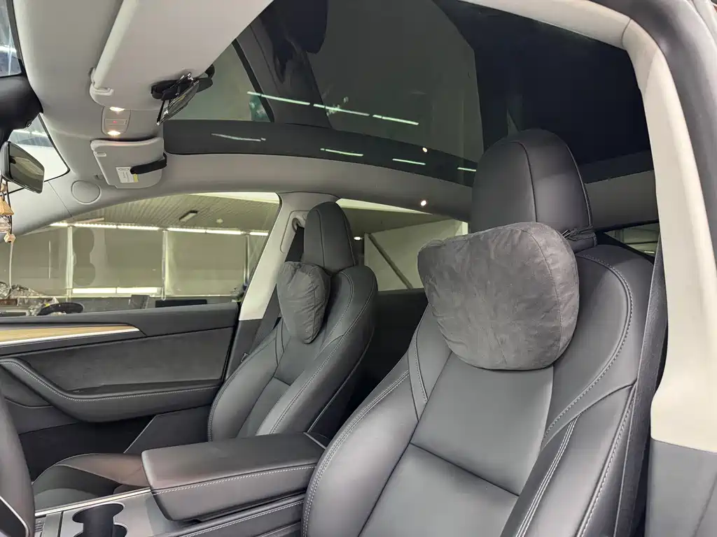 Tesla Model Y — фото 8