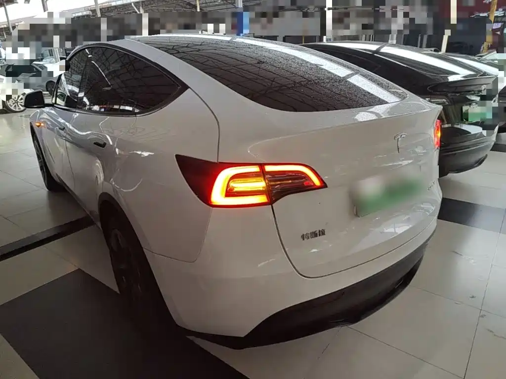 Tesla Model Y — фото 5