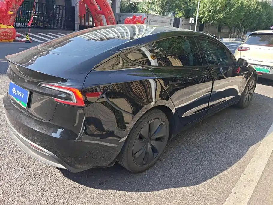 Tesla Model 3 — фото 3