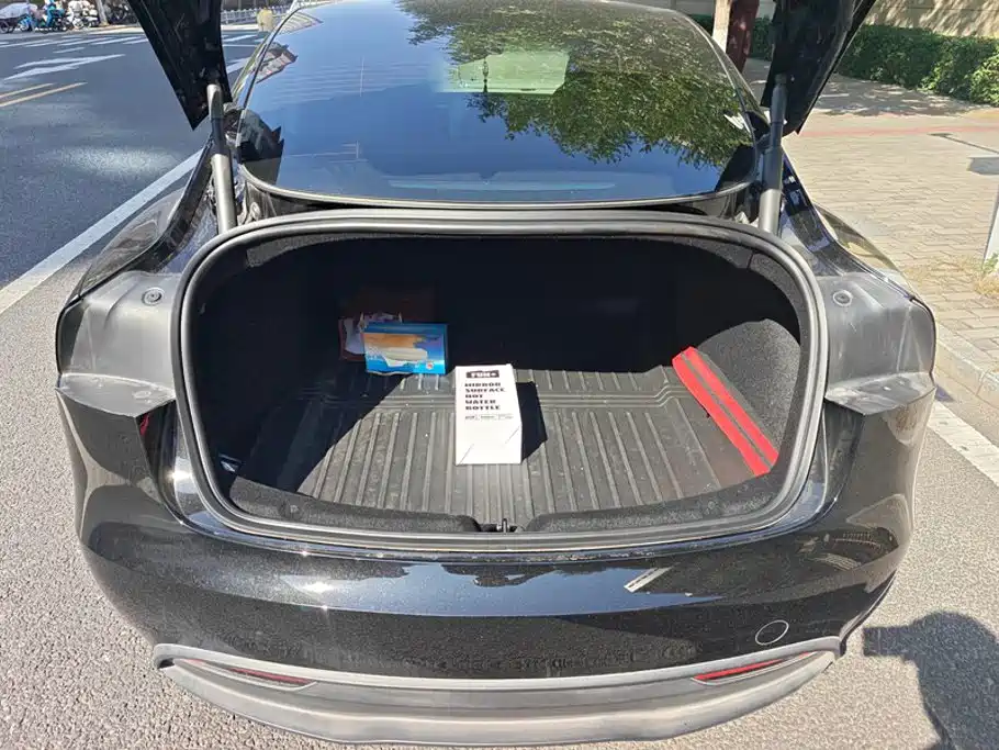 Tesla Model 3 — фото 4