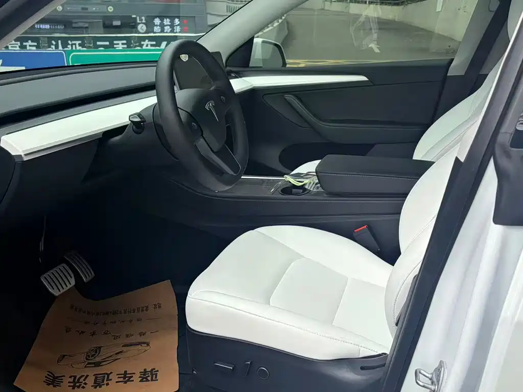 Tesla Model Y — фото 8