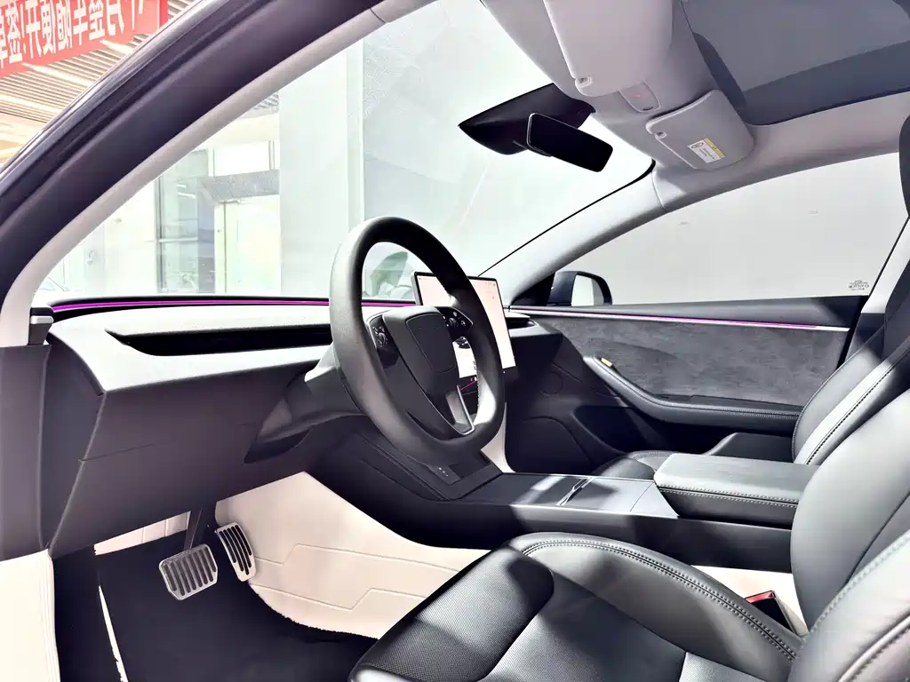 Tesla Model 3 — фото 10