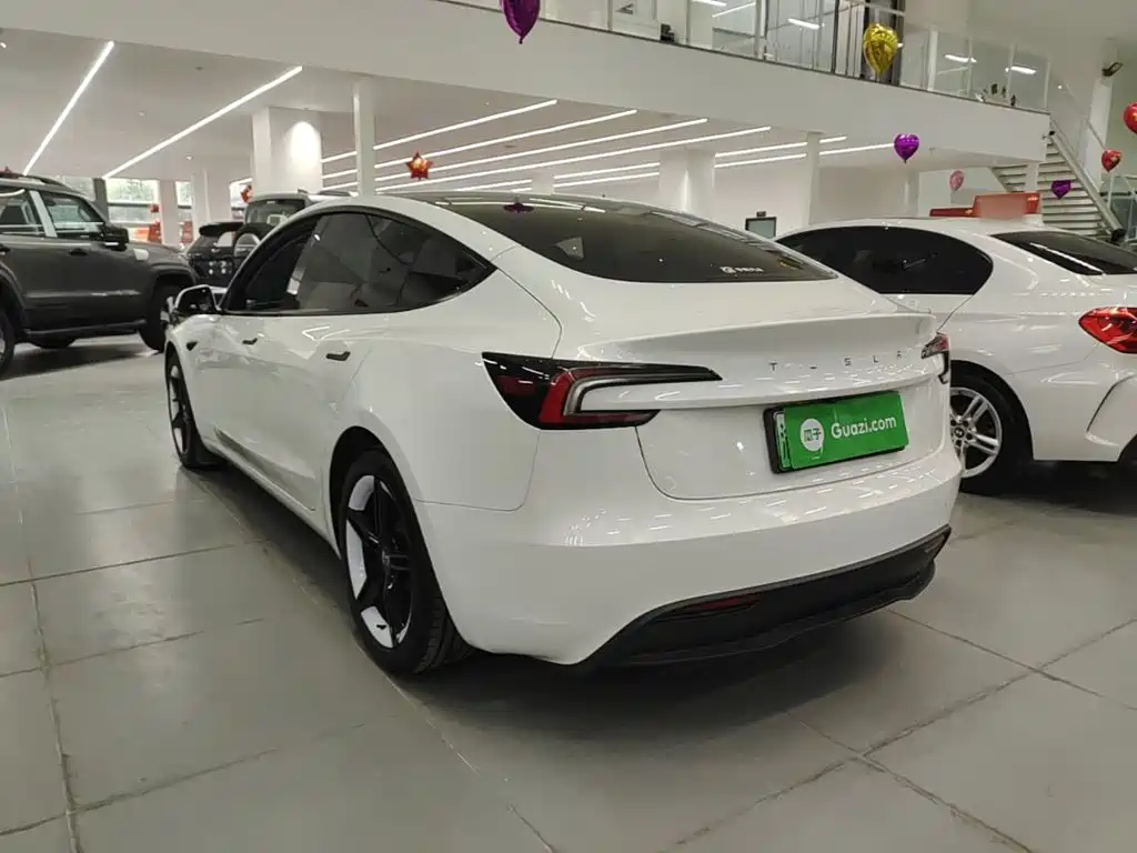Tesla Model 3 — фото 5