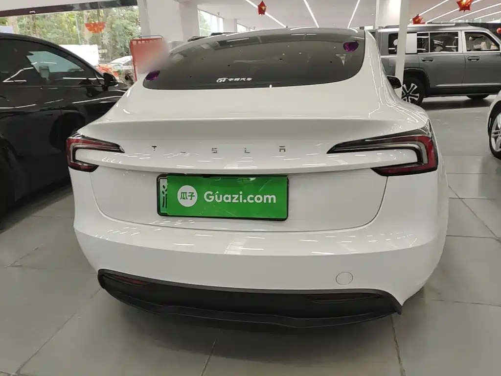 Tesla Model 3 — фото 6