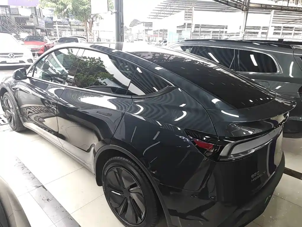 Tesla Model Y — фото 5