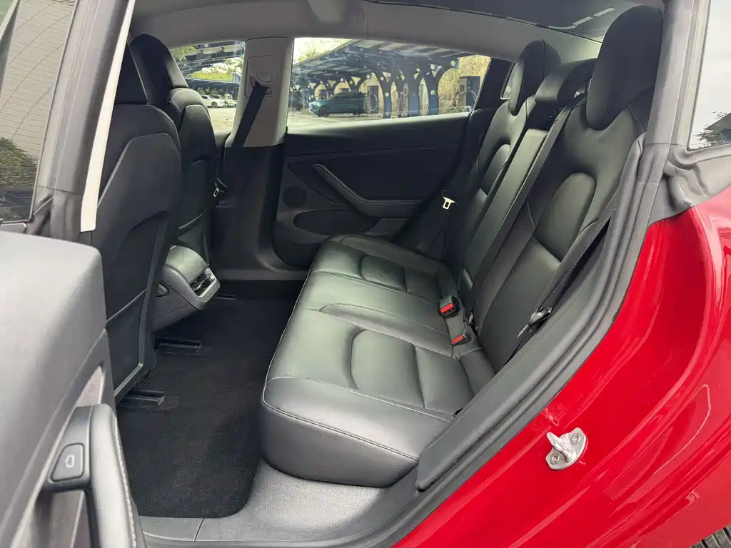 Tesla Model 3 — фото 13