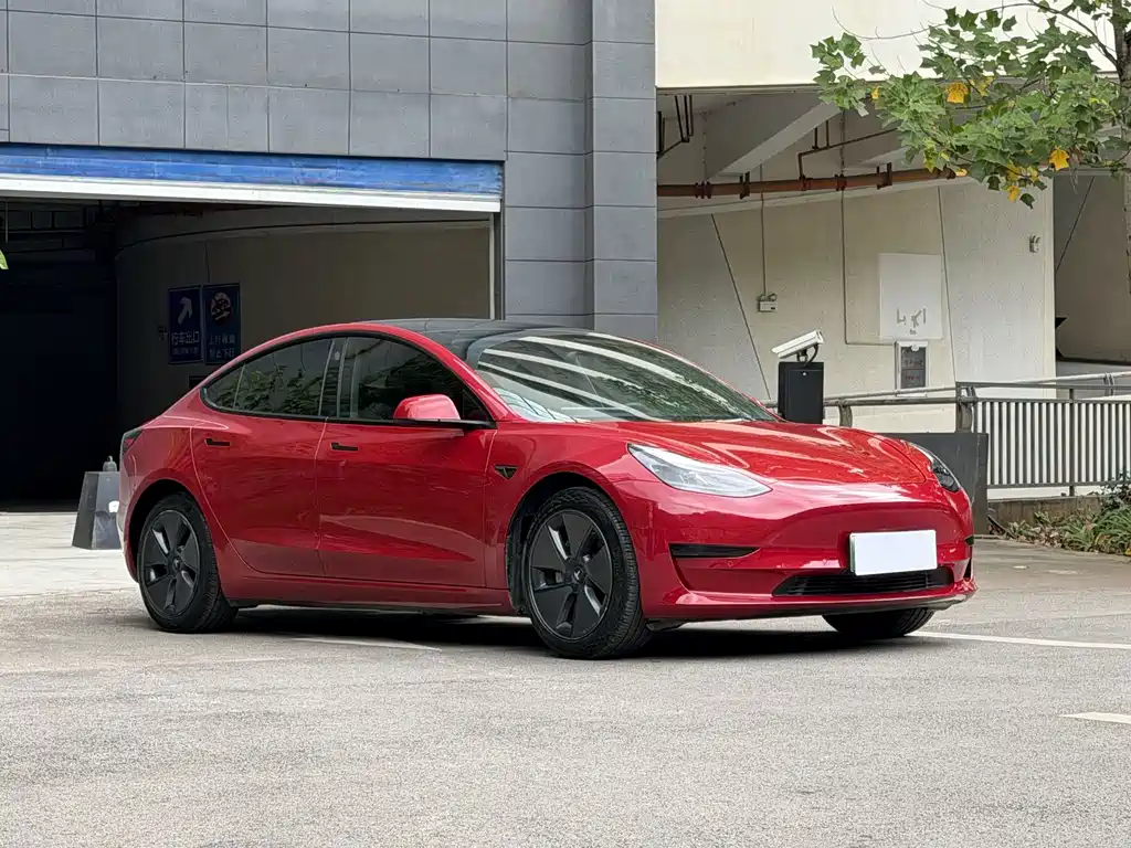 Tesla Model 3 — фото 3