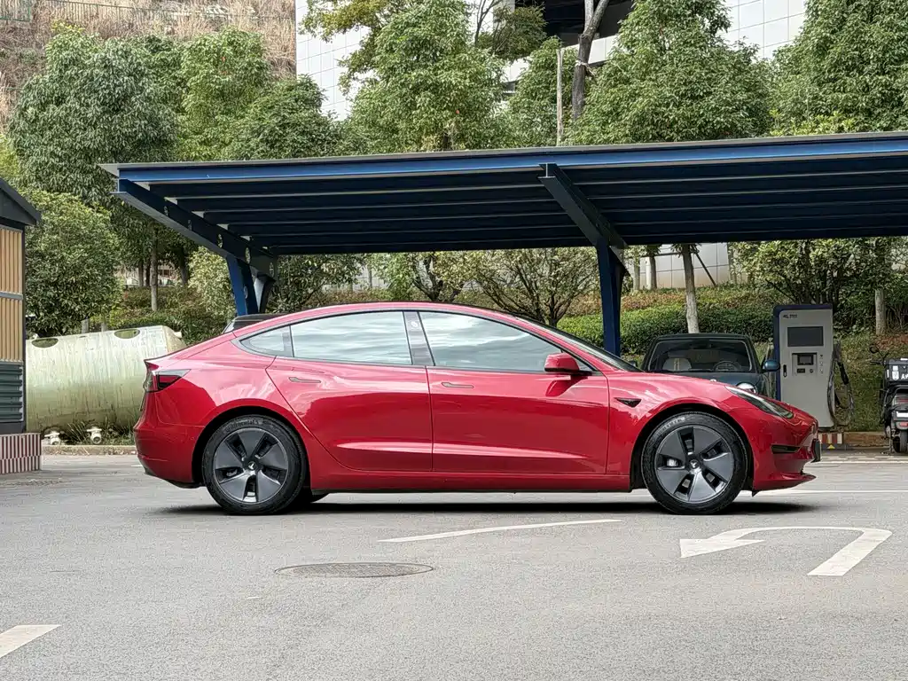 Tesla Model 3 — фото 4