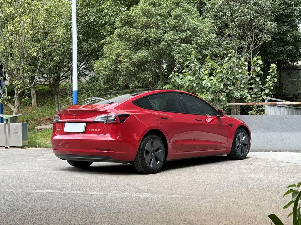 Tesla Model 3 — фото 6