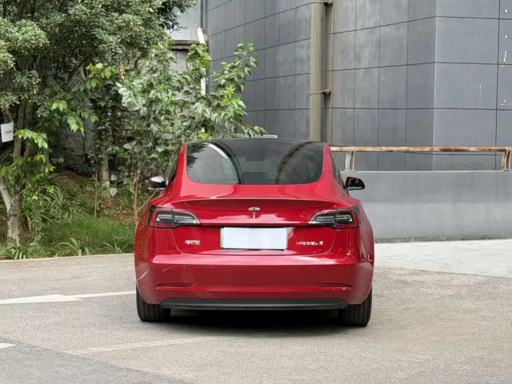Tesla Model 3 — фото 7