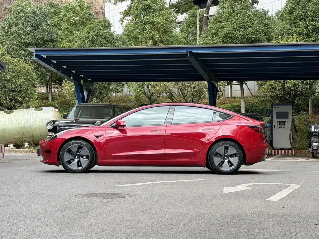 Tesla Model 3 — фото 8