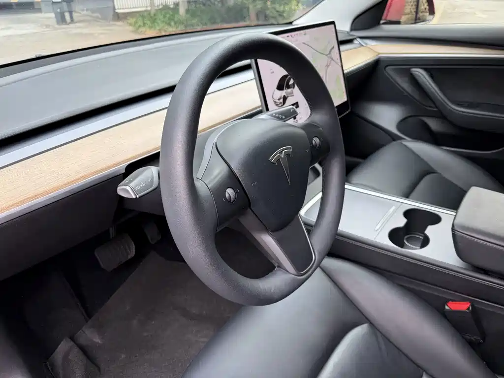 Tesla Model 3 — фото 10