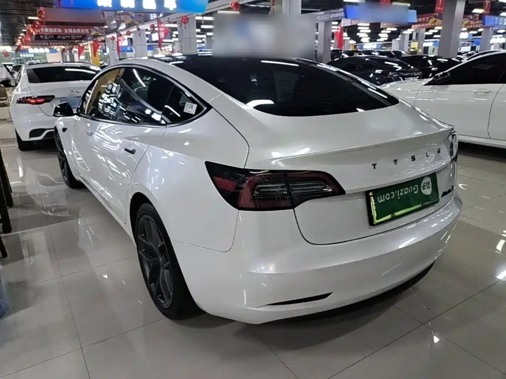 Tesla Model 3 — фото 5