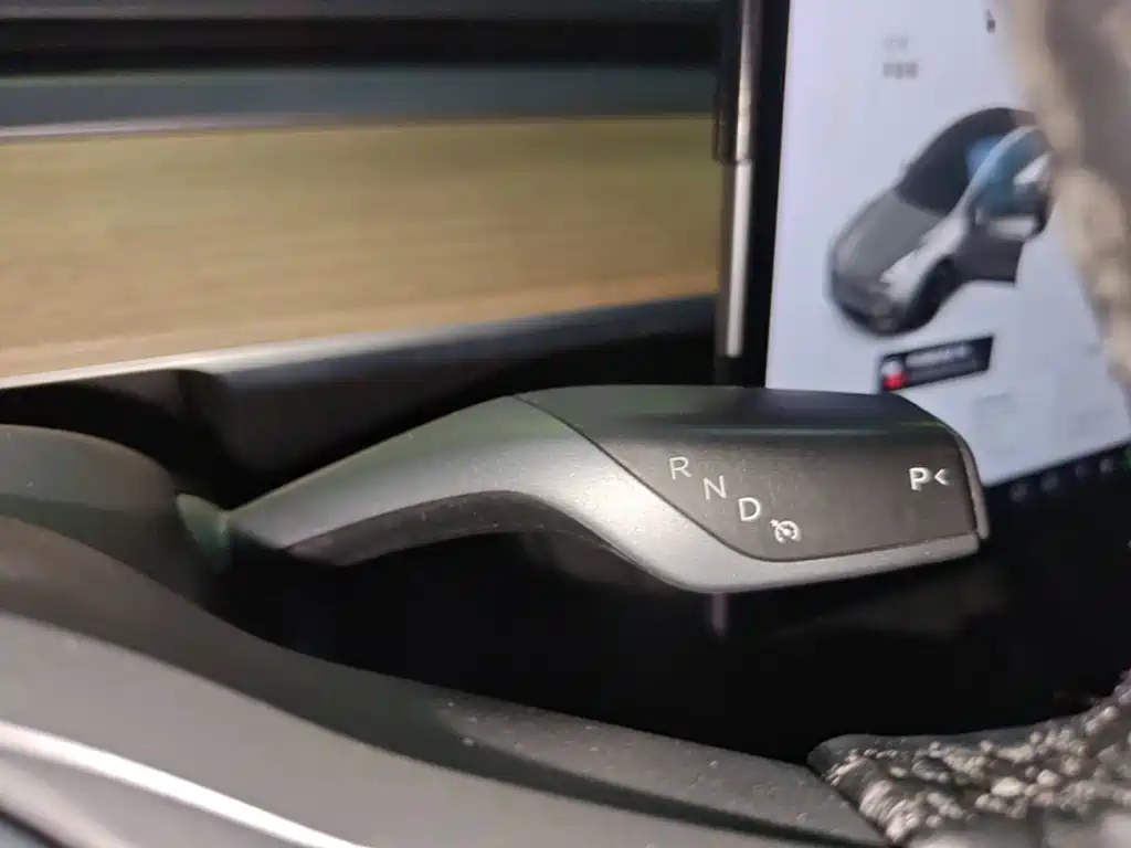 Tesla Model Y — фото 14