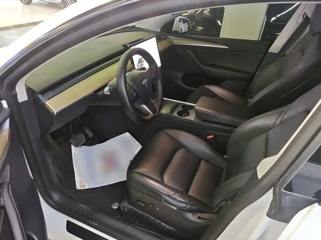 Tesla Model Y — фото 16