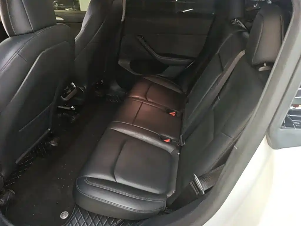 Tesla Model Y — фото 17