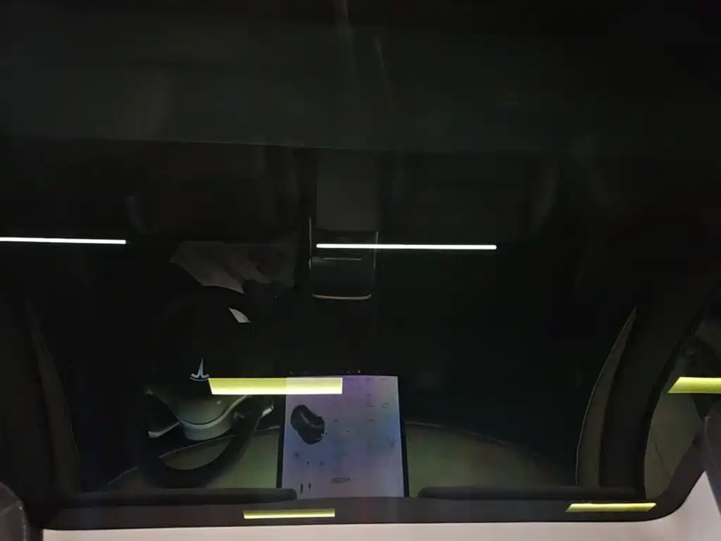 Tesla Model Y — фото 18